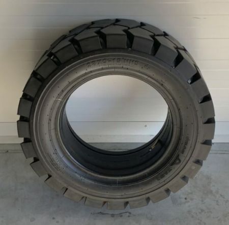 Pneumatic Tire with Inner Tube and Liner Flap 28x9-15