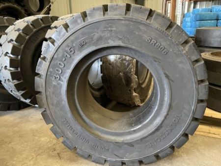 SOLID TYRE 300-15